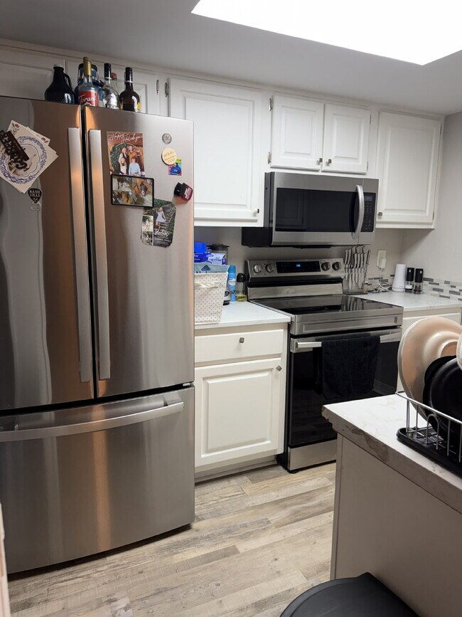 Building Photo - 7665 Jana Ln S