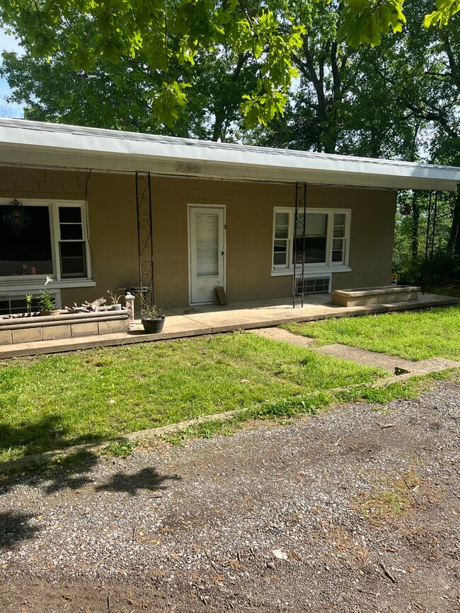 Building Photo - 809 Shadow Rock Road