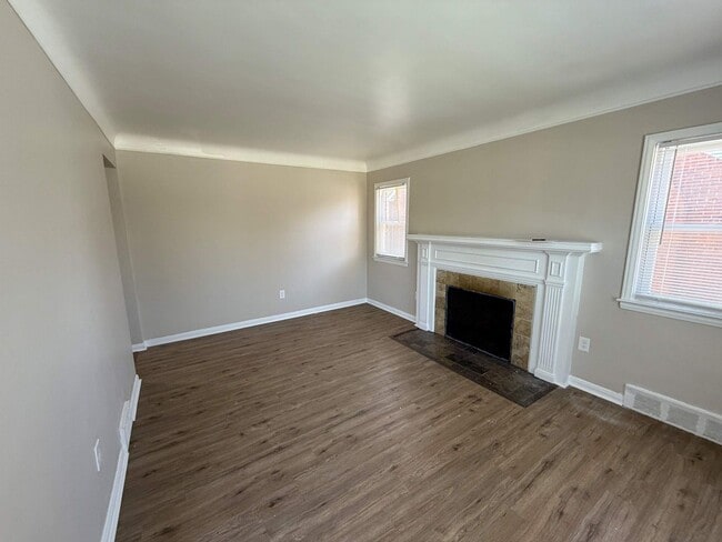 Building Photo - Renovated 3-Bedroom Home – We Welcome Sect...