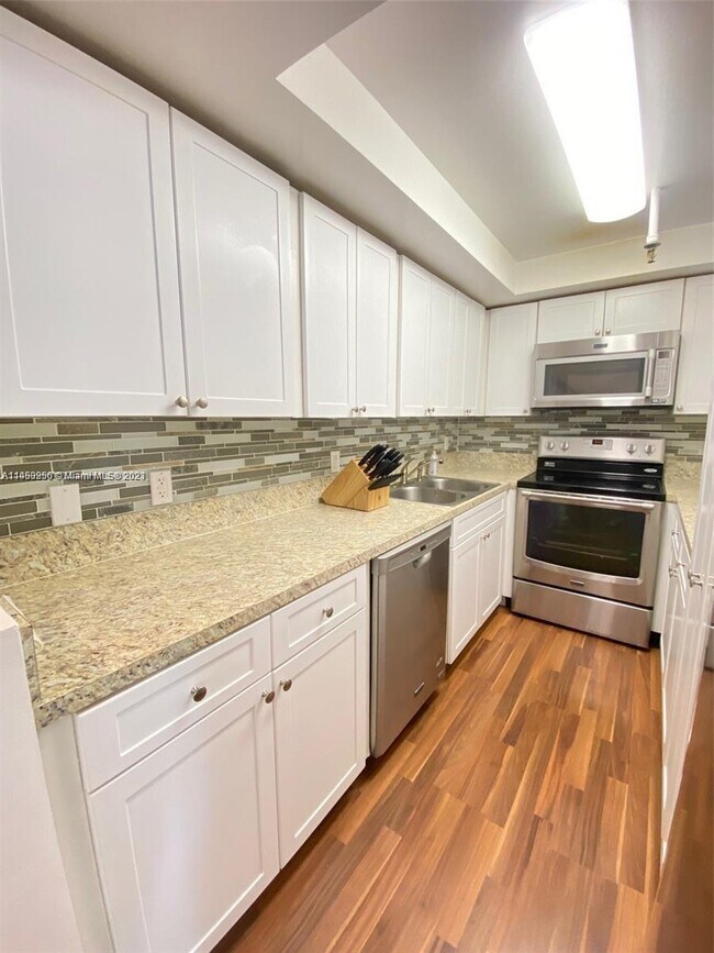 Building Photo - 10641 SW 108th Ave
