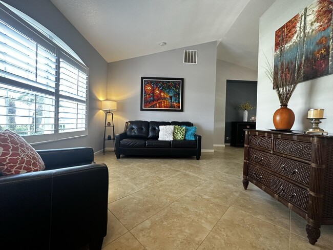 Foto del edificio - 1834 SW Buttercup Ave
