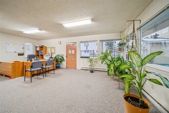 Building Photo - 424 E Dogwood Ave