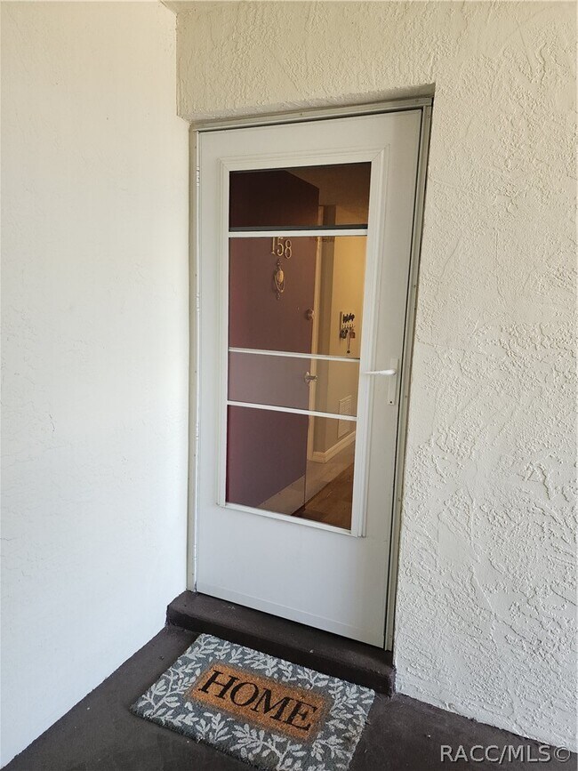 Foto del edificio - 2400 Forest Dr