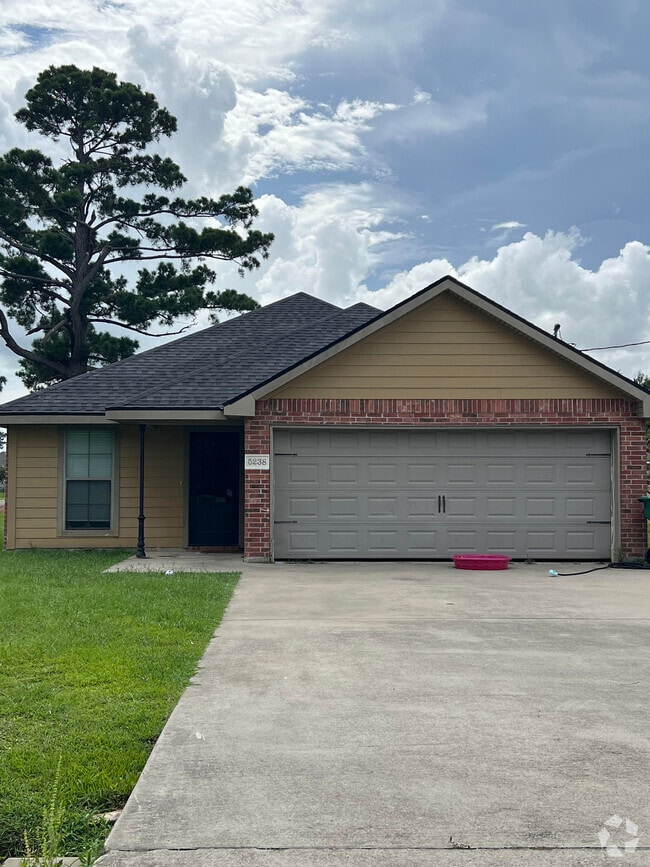 Building Photo - 5238 Ogea Rd