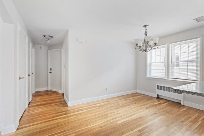 Building Photo - 1800 River St