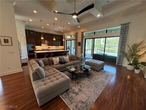 Building Photo - 9262 Rialto Ln