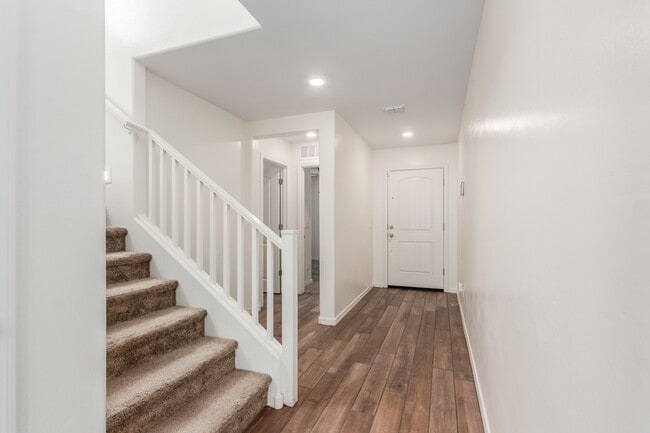 Building Photo - 25548 W Euclid Ave