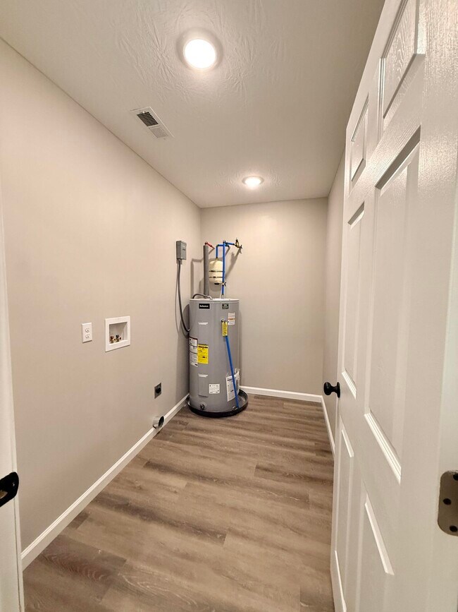 Building Photo - 107 Losey St