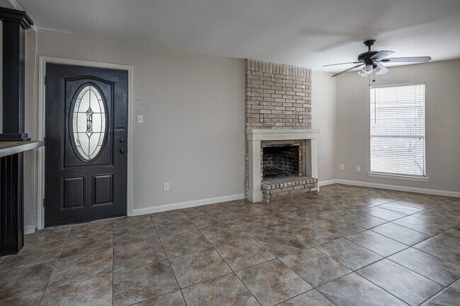 Building Photo - 110 Mariposa Dr