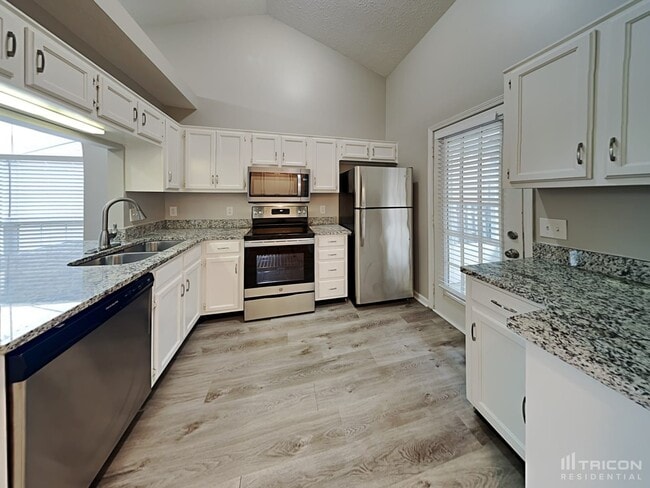 Building Photo - 1211 Wembley Dr
