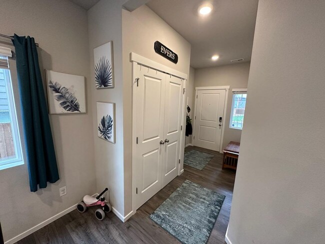 Foto del edificio - Large Bremerton Townhome