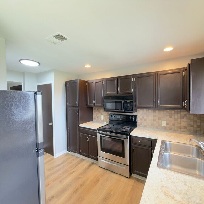 Foto del edificio - 2 Bedroom Upper Duplex in Breton Village!