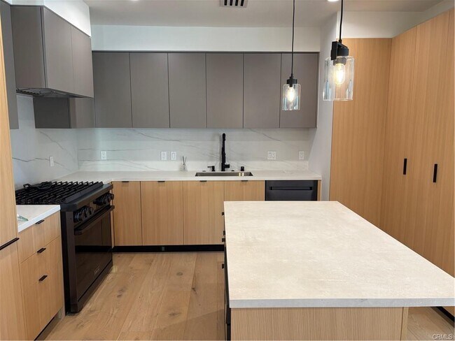 Foto del edificio - 10352 Riverside Dr