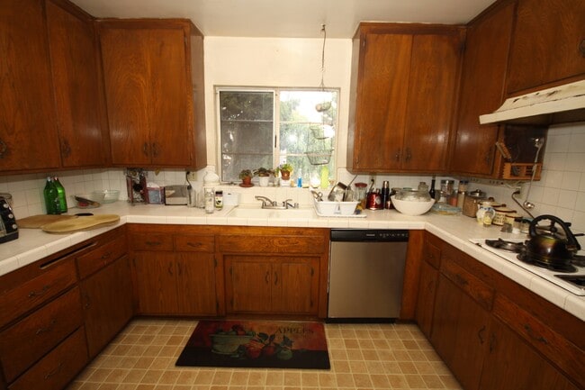 Cocina orientada al este - 11061 Missouri Ave