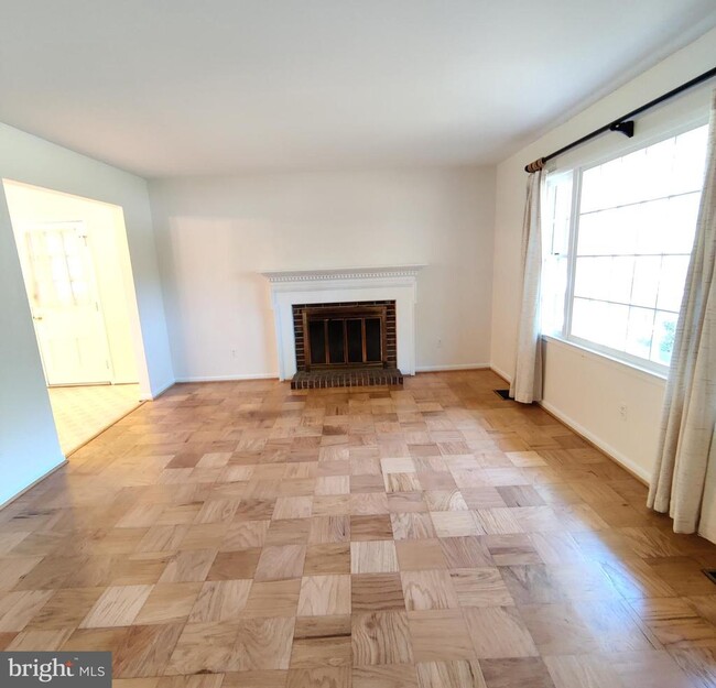 Foto del edificio - 9534 Old Creek Dr