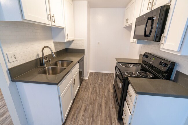 Interior Photo - 951 S. Oxford