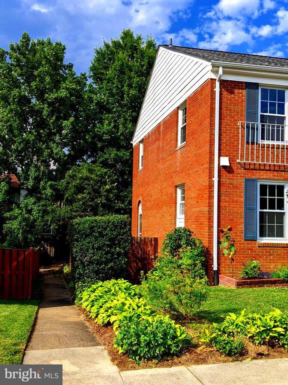 Foto del edificio - 8069 Powderbrook Ln