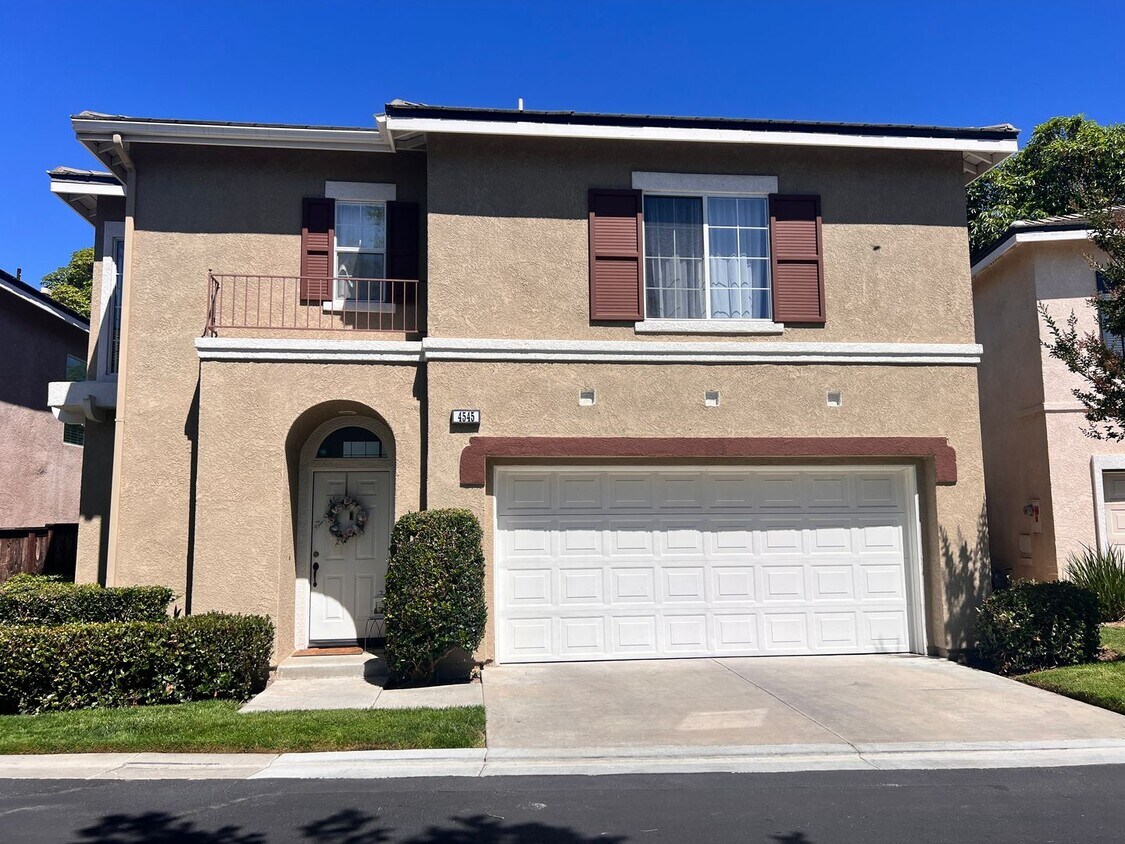 Foto principal - Gated Community single-Family 3 bedroom/ 2...