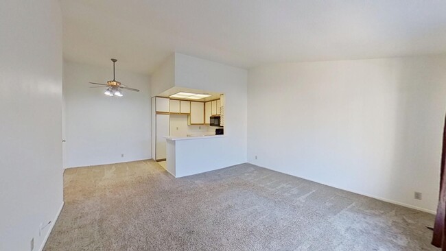 Foto del edificio - Charming 1 Bed 1 Bath Condo in Irvine!