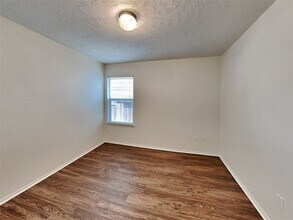 Building Photo - 18413 Sunrise Oaks Ct