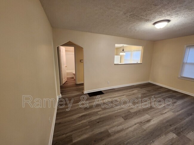 Building Photo - 1726 Sonne Ave