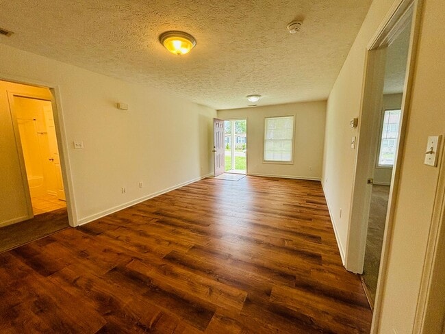 Foto del edificio - 3 Bedroom 2 Bath Duplex