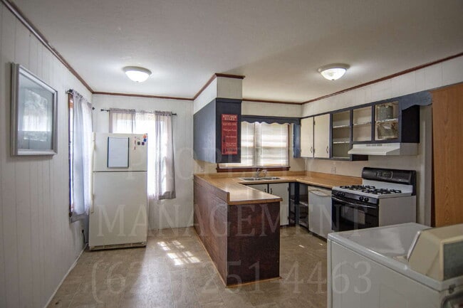 Building Photo - 3 Bedroom 1 Bath