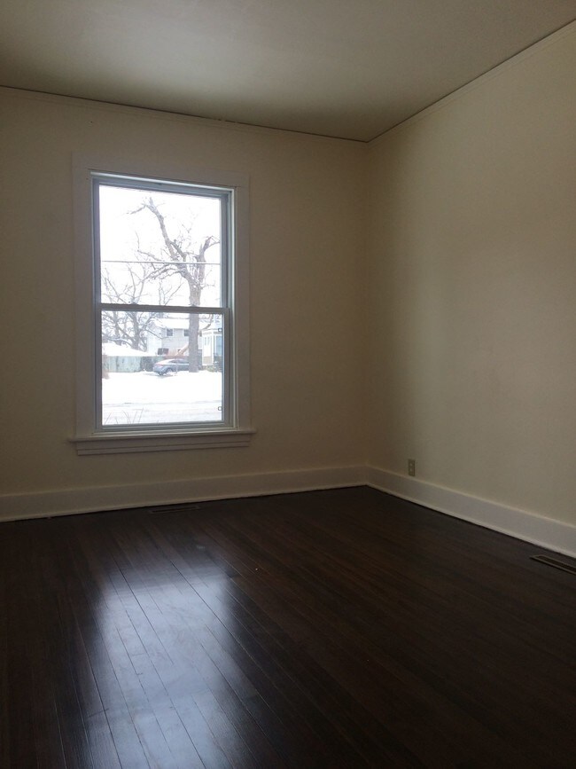 Foto del edificio - 323 N West St