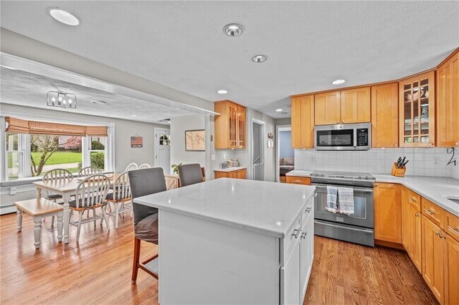 Building Photo - 156 Pine Tree Cir