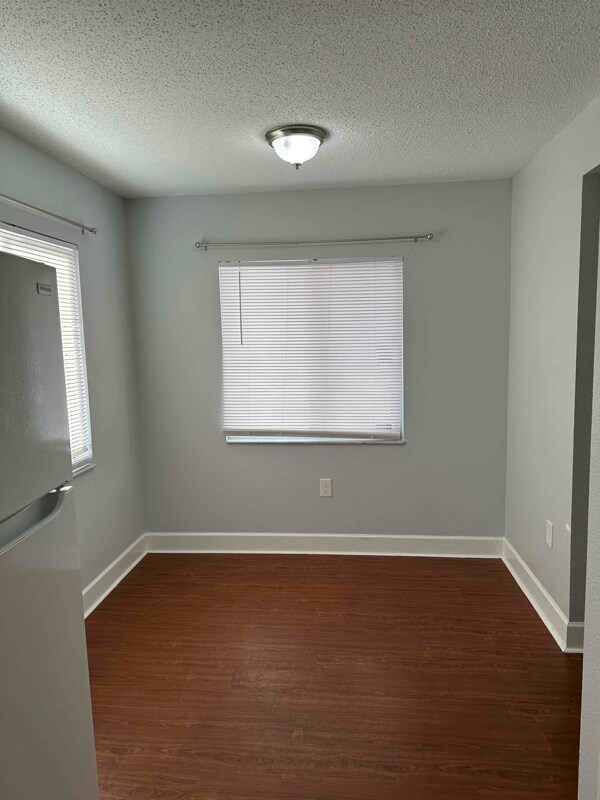 Foto del edificio - 518 Scarlet Maple Ct