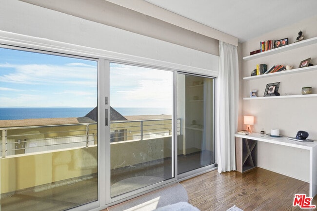 Foto del edificio - 18065 Coastline Dr