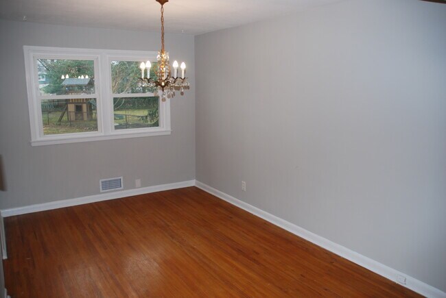 dining room - 485 Willow Dr