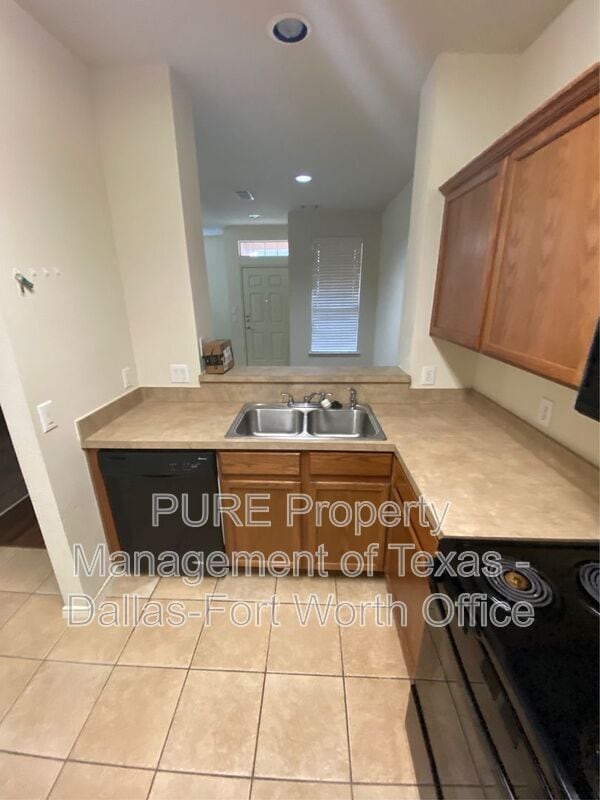 Building Photo - 2734 Hyde Park Dr