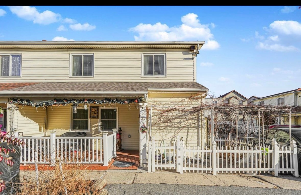 Outside - 31 Greentree Ln