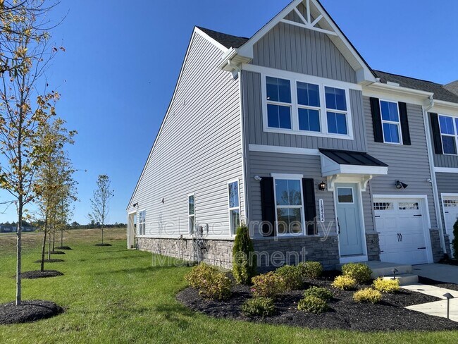 Foto del edificio - 18422 Centennial Cir