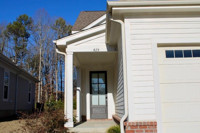 Building Photo - 425 Live Oak Dr