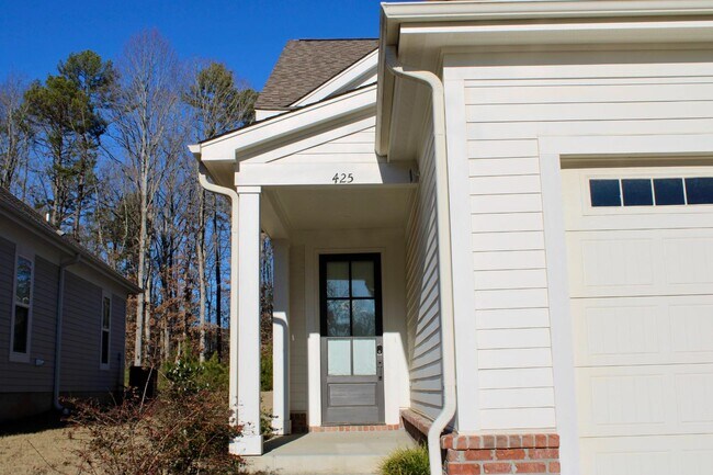 Foto del edificio - 425 Live Oak Dr