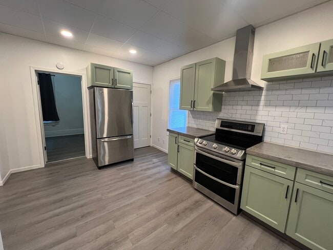 Kitchen - 3027 W Mount Vernon Ave