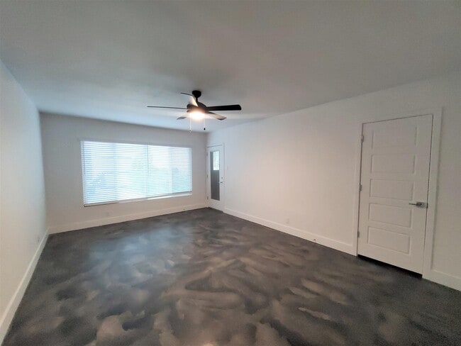 Building Photo - 1538 W McDowell Rd