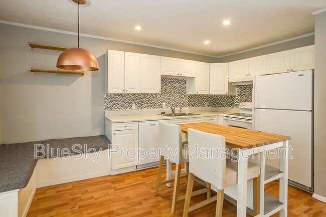 Foto del edificio - 688 Lockesley Terrace