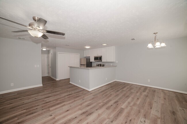 Building Photo - 1021 Wood Creek Dr