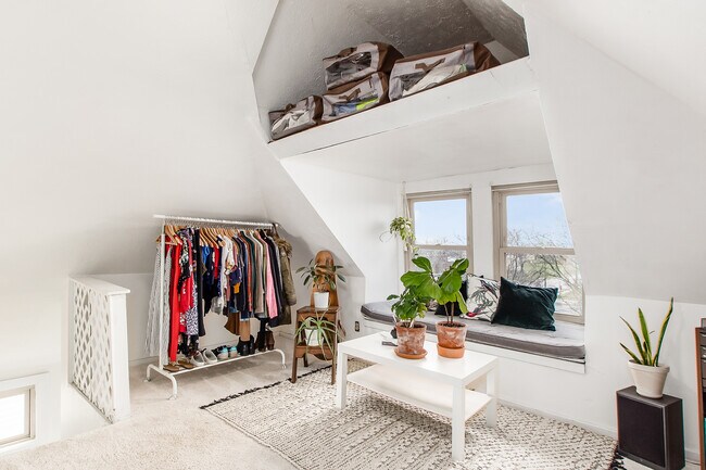 Fotografía del edificio - 234 E 7th Ave