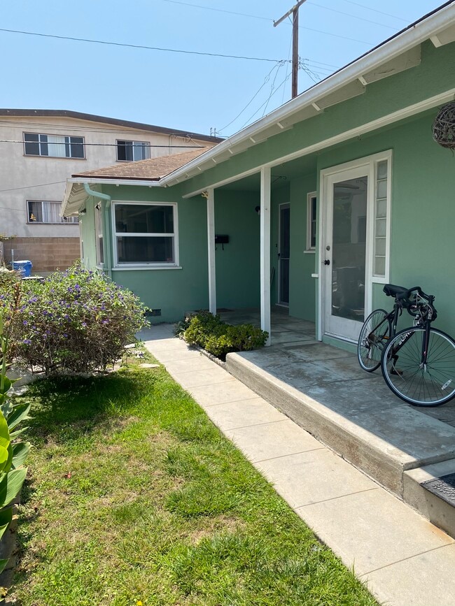 Rear house - 506 Avenue F