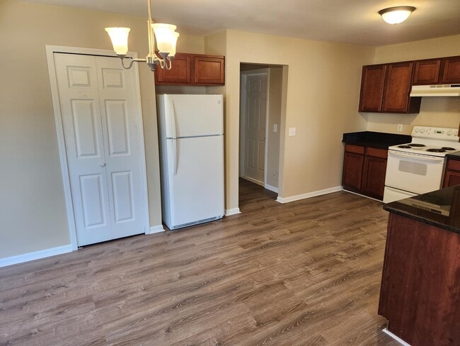Building Photo - 7980 Amber Dr
