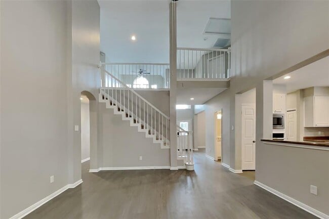 Building Photo - 5011 Greenriver Valley Dr