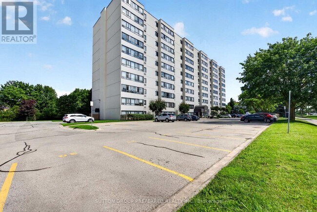 Photo du bâtiment - 1600 Adelaide St N