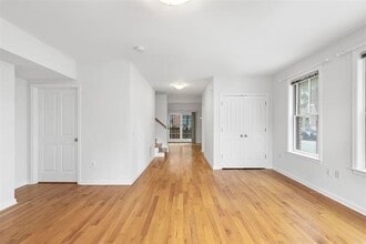 Building Photo - 443 Whiton St