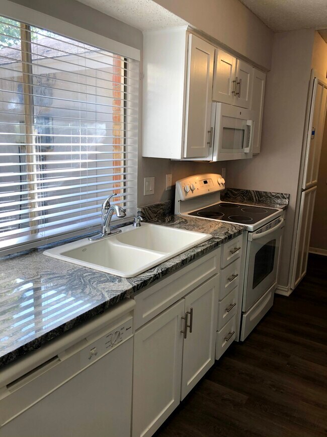 Building Photo - 1741 Crystal Way