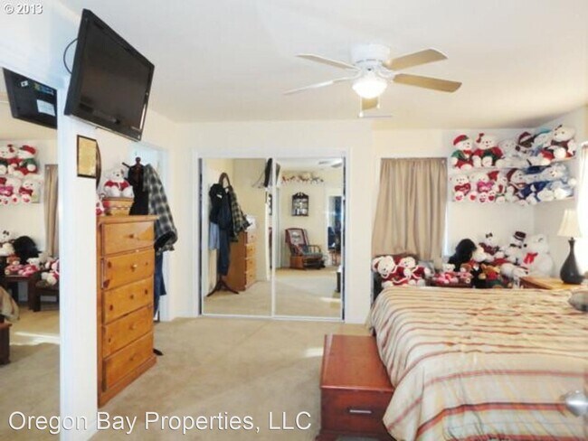 Building Photo - 3 br, 2.5 bath House - 212 Merchant