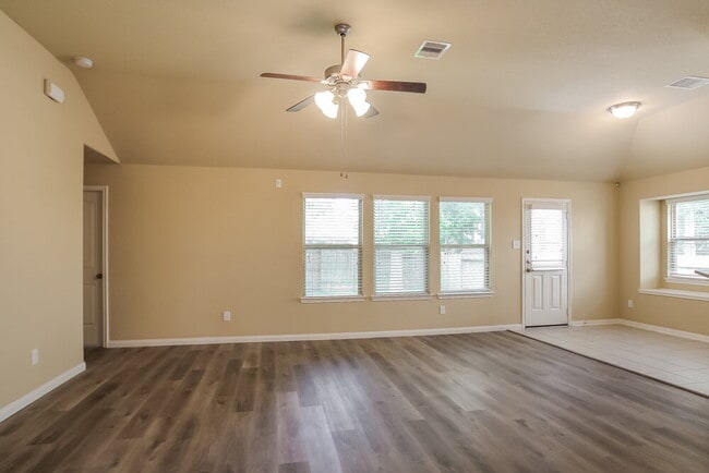 Building Photo - 988 Arbor Glen